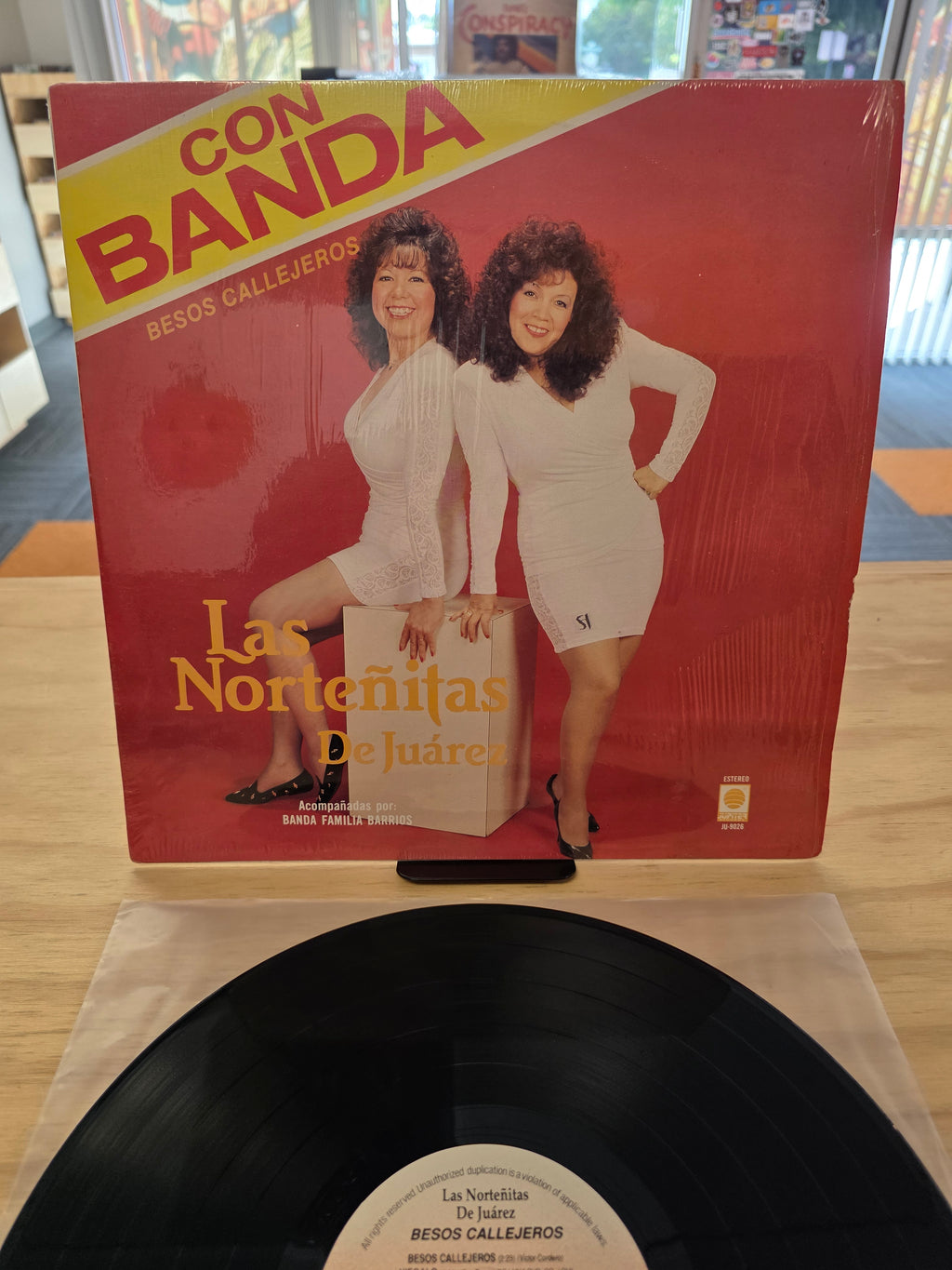 Las Norteñitas de Juarez con Banda - Besos Callejeros