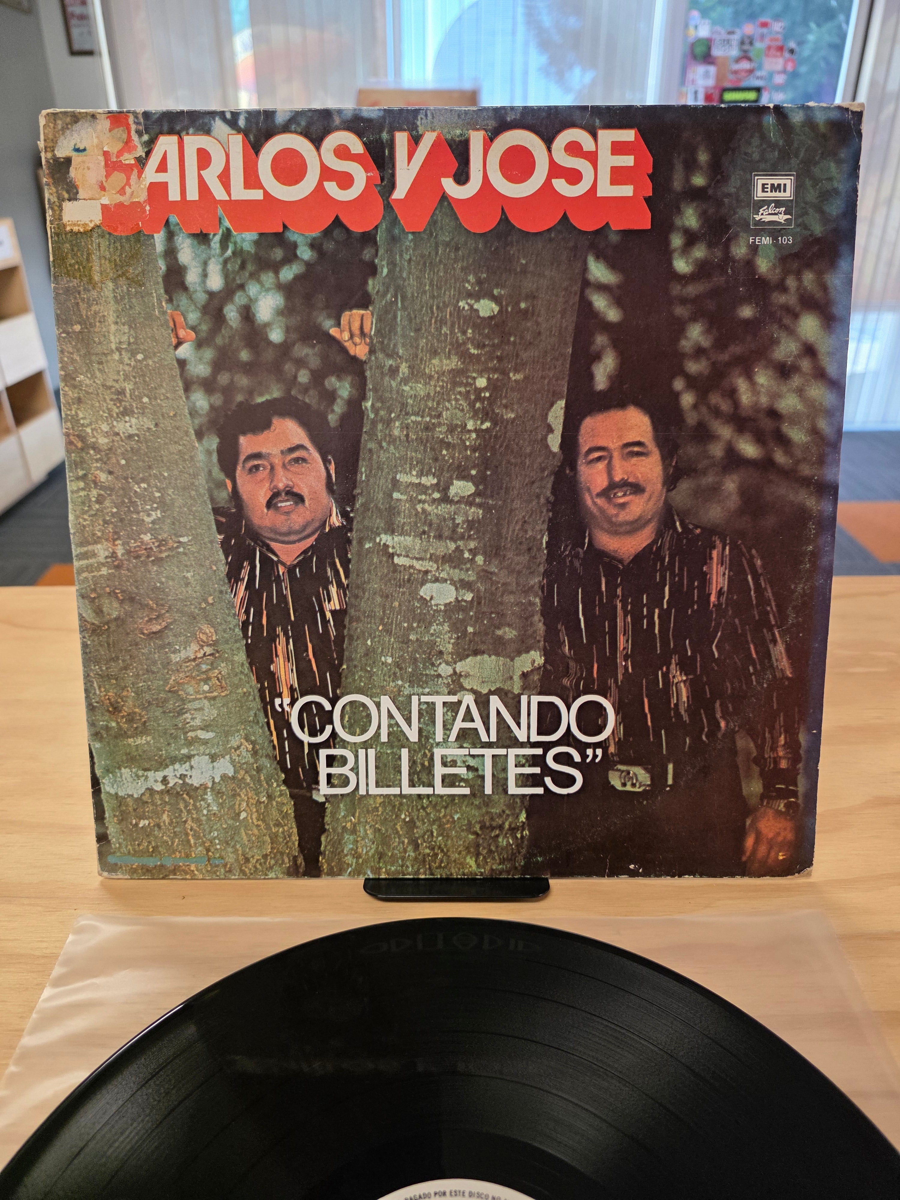Carlos y Jose - Contando Billetes