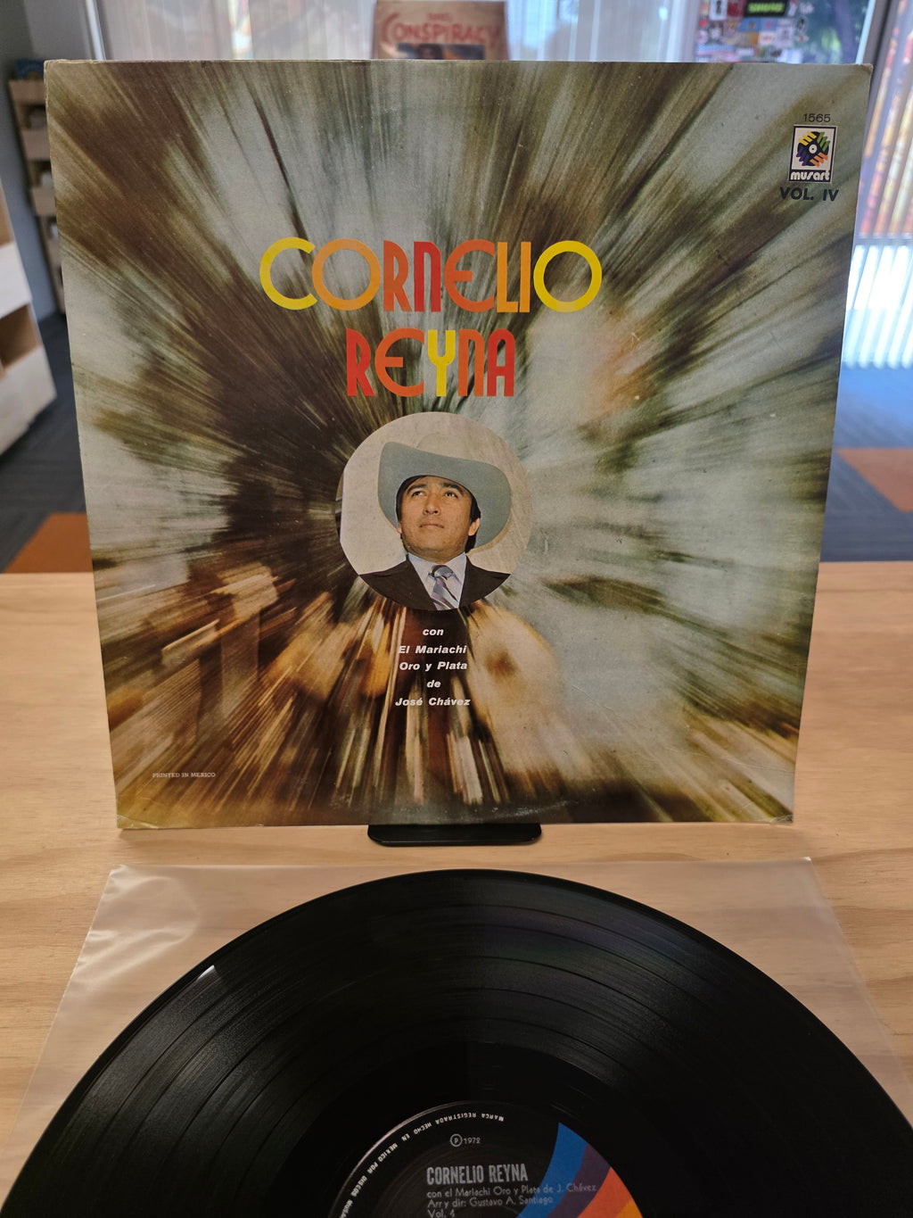 Cornelio Reyna con el Mariachi oro y plata de Jose Chavez