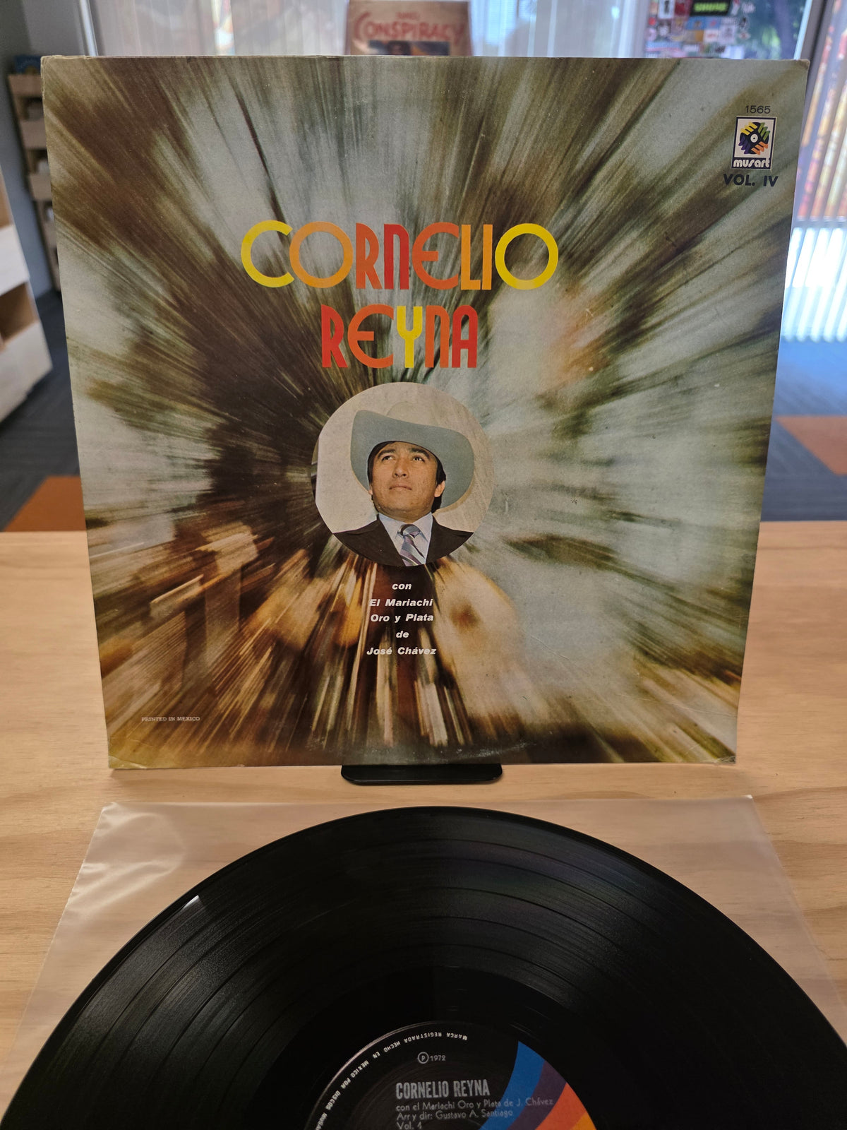 Cornelio Reyna con el Mariachi oro y plata de Jose Chavez