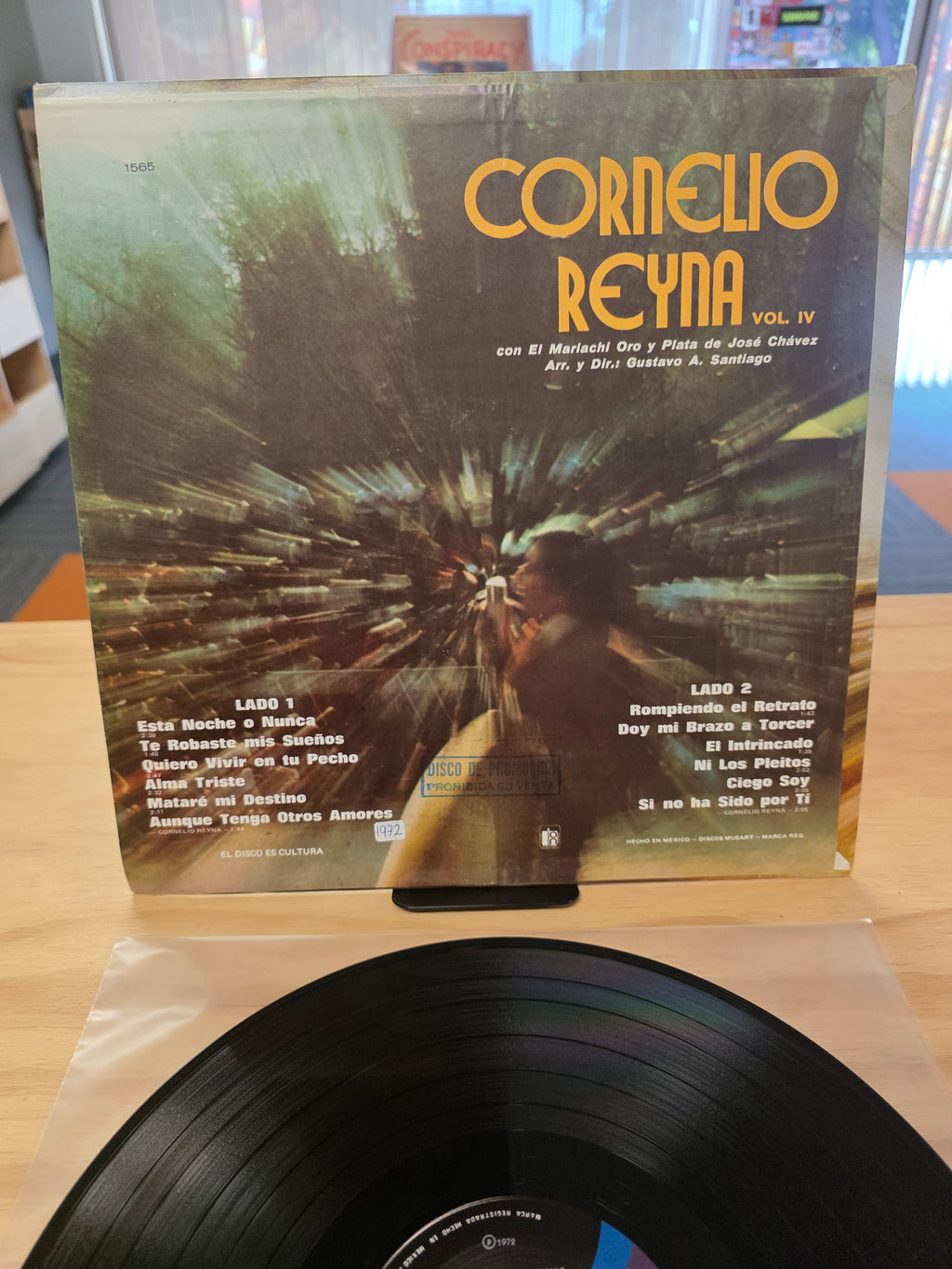 Cornelio Reyna con el Mariachi oro y plata de Jose Chavez