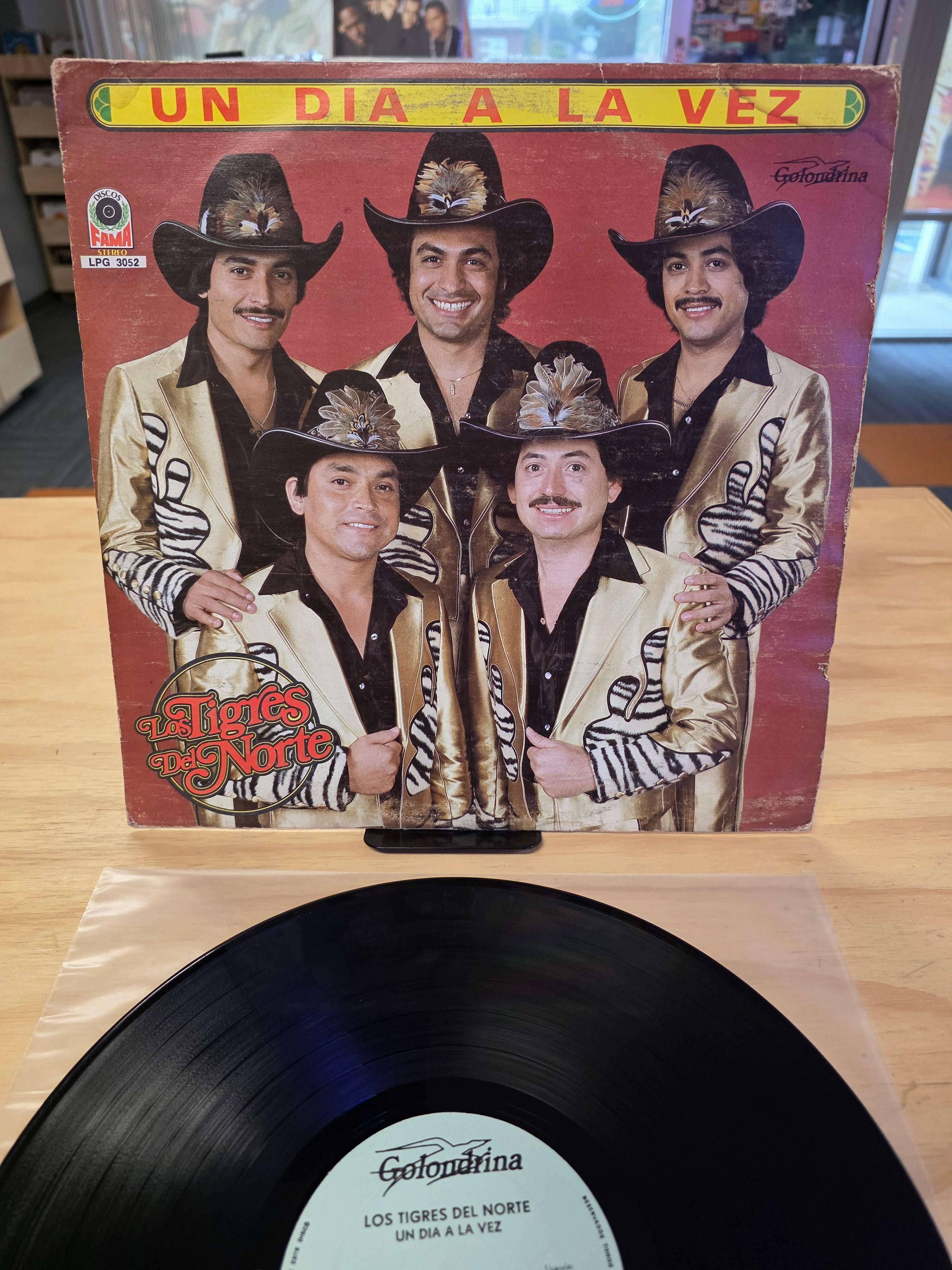Los Tigres Del Norte - Un dia a la vez