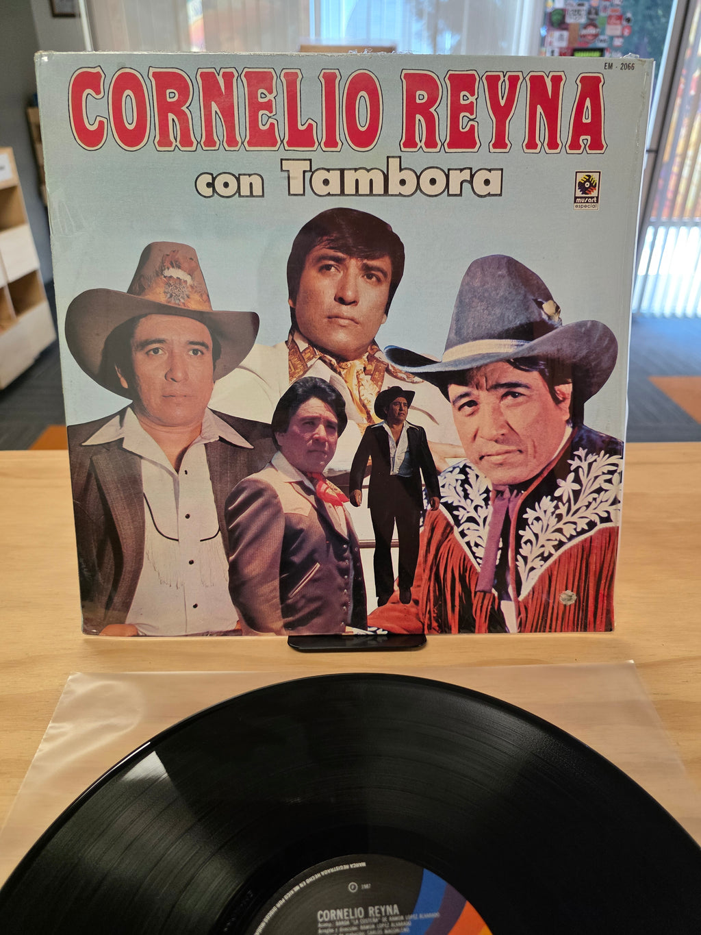 Cornelio Reyna con Tambora