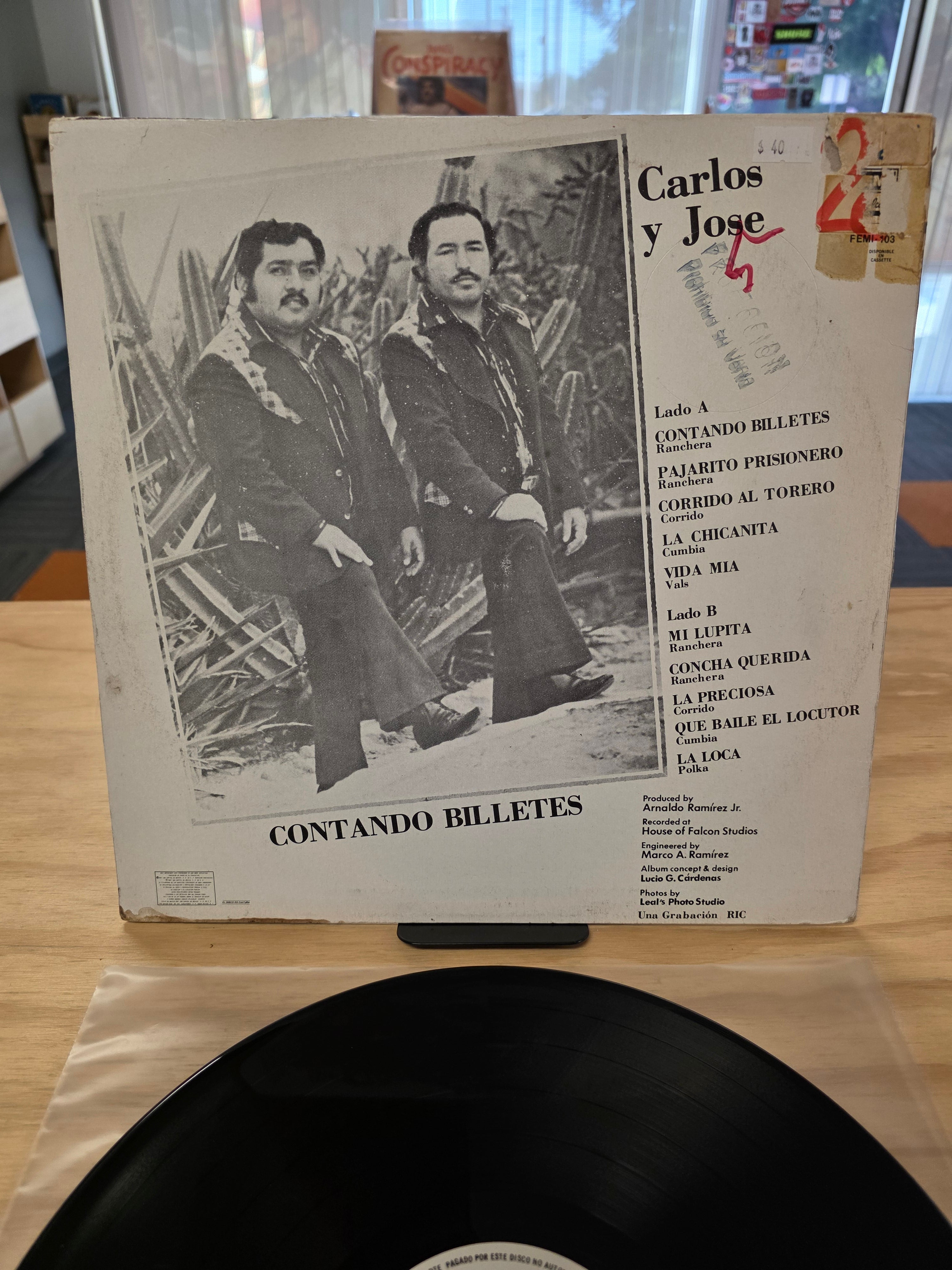 Carlos y Jose - Contando Billetes